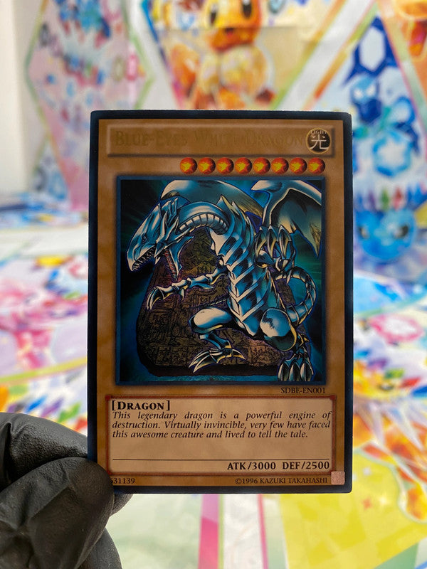 Yu-Gi-Oh! Blue-Eyes White Dragon (SDBE-EN001) - GOOD