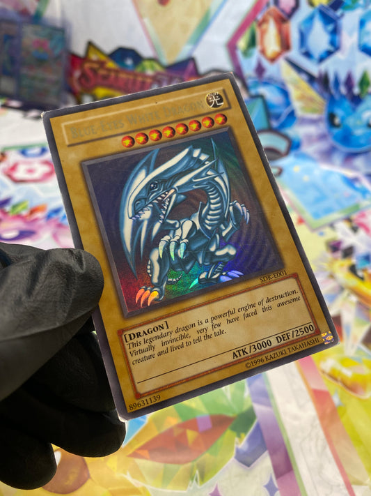 Yu-Gi-Oh! Blue-Eyes White Dragon (SDK-E001) - GOOD